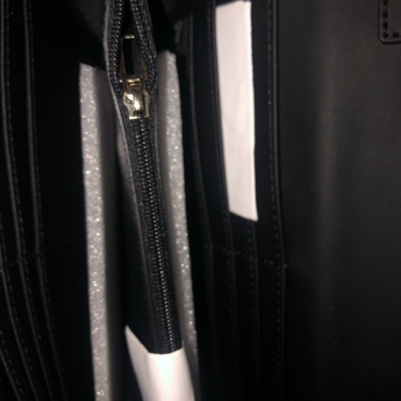 Guess CrossBody Purse - Picture 7 of 8